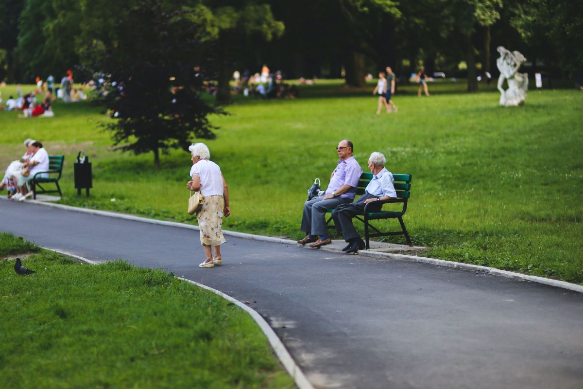 anziani nel parco