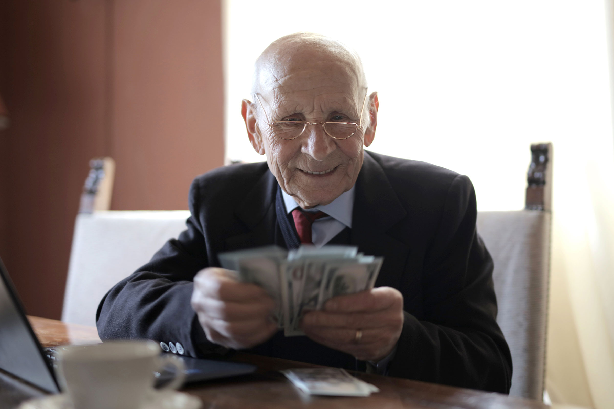 anziano-soldi